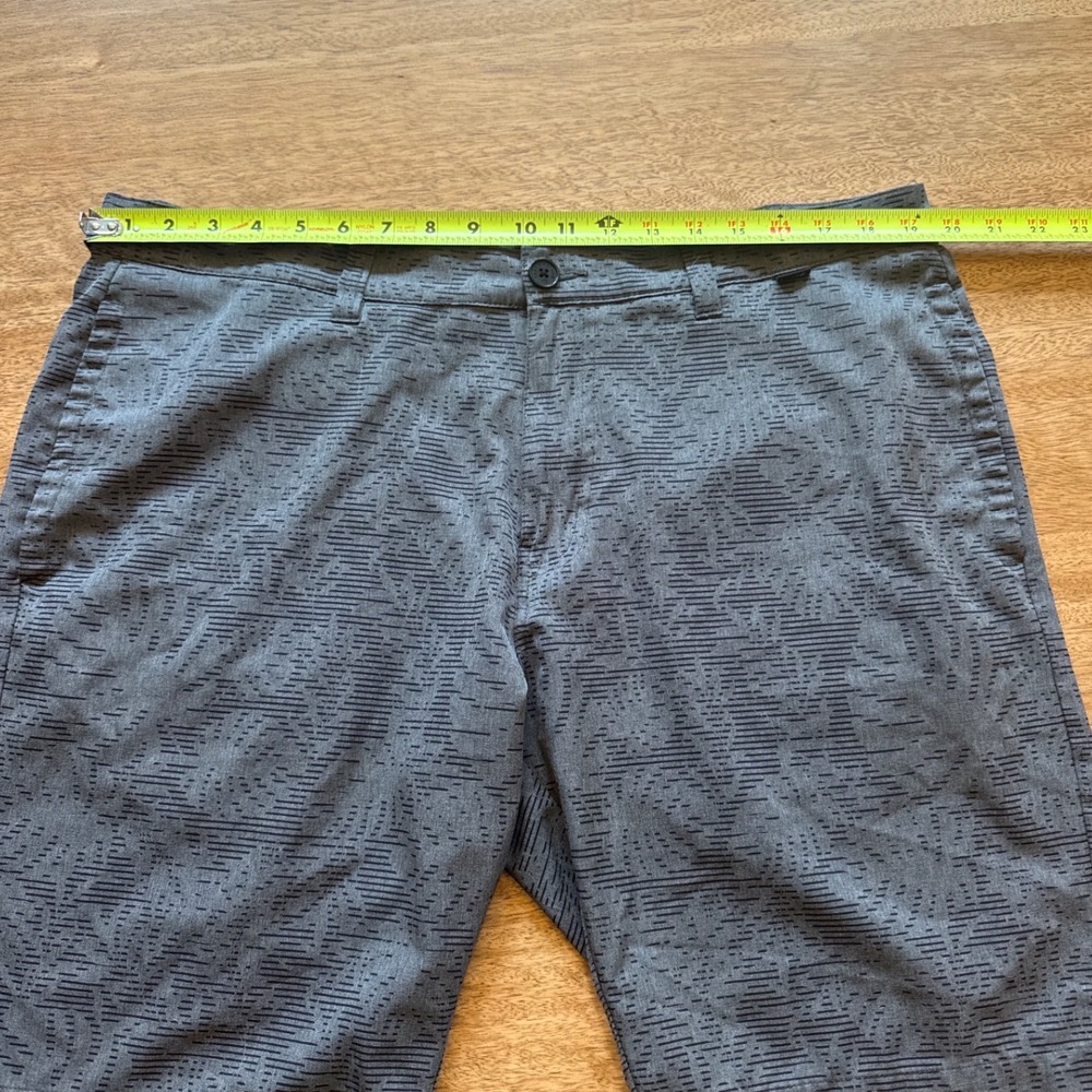 TravisMathew Mens Grey Golf Shorts Size 38 Geometric Palm Print - Picture 5 of 7